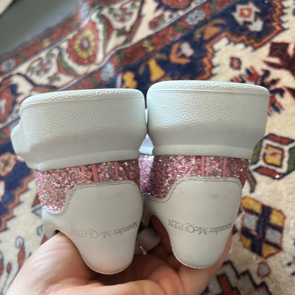 MCQUEEN
Little Girl's Oversized Glitter Sneakers, size EU 25 - Picture 7 of 13
